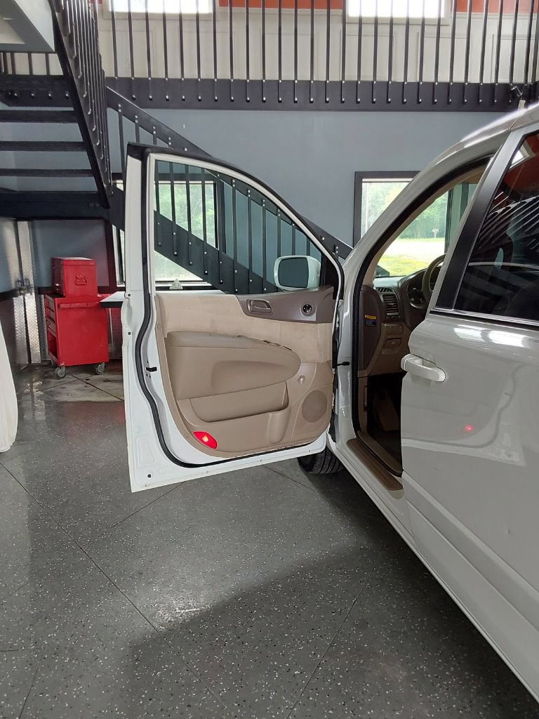 Used 2008 Kia Sedona LX FWD image 15