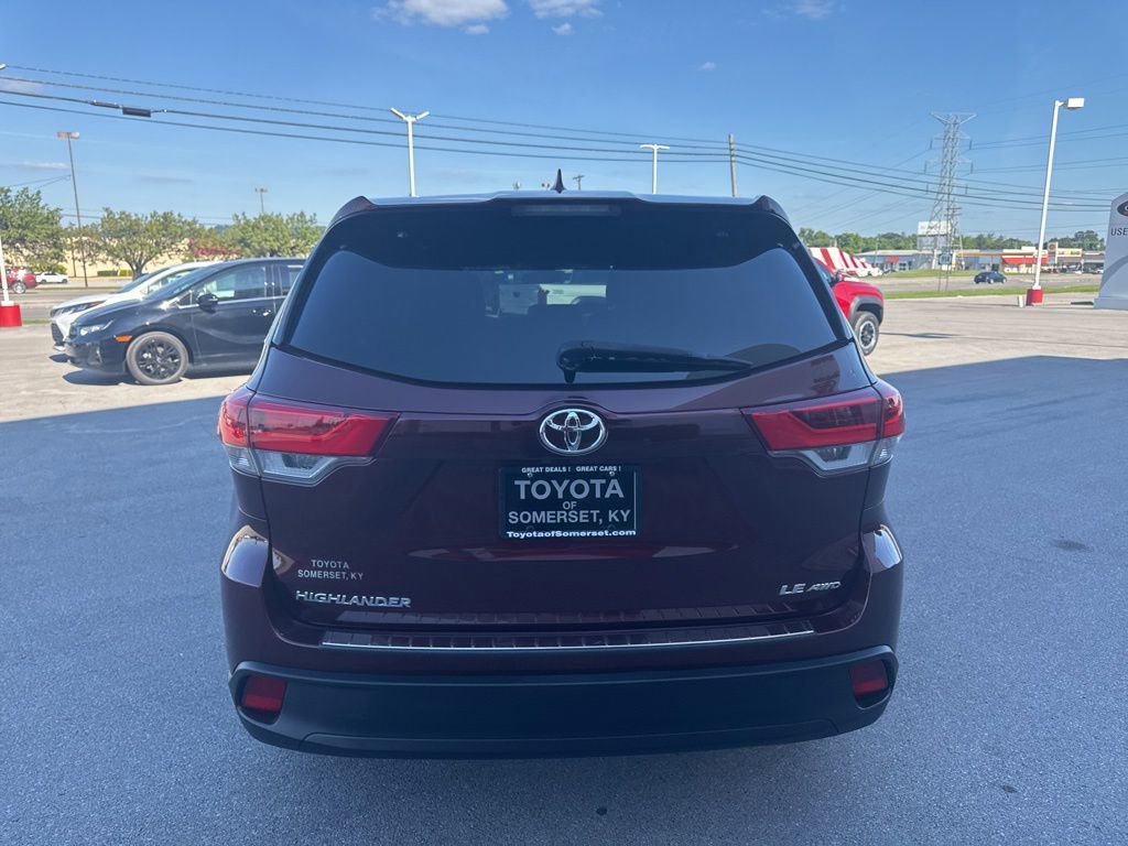 Used 2017 Toyota Highlander Plus AWD/4WD image 4
