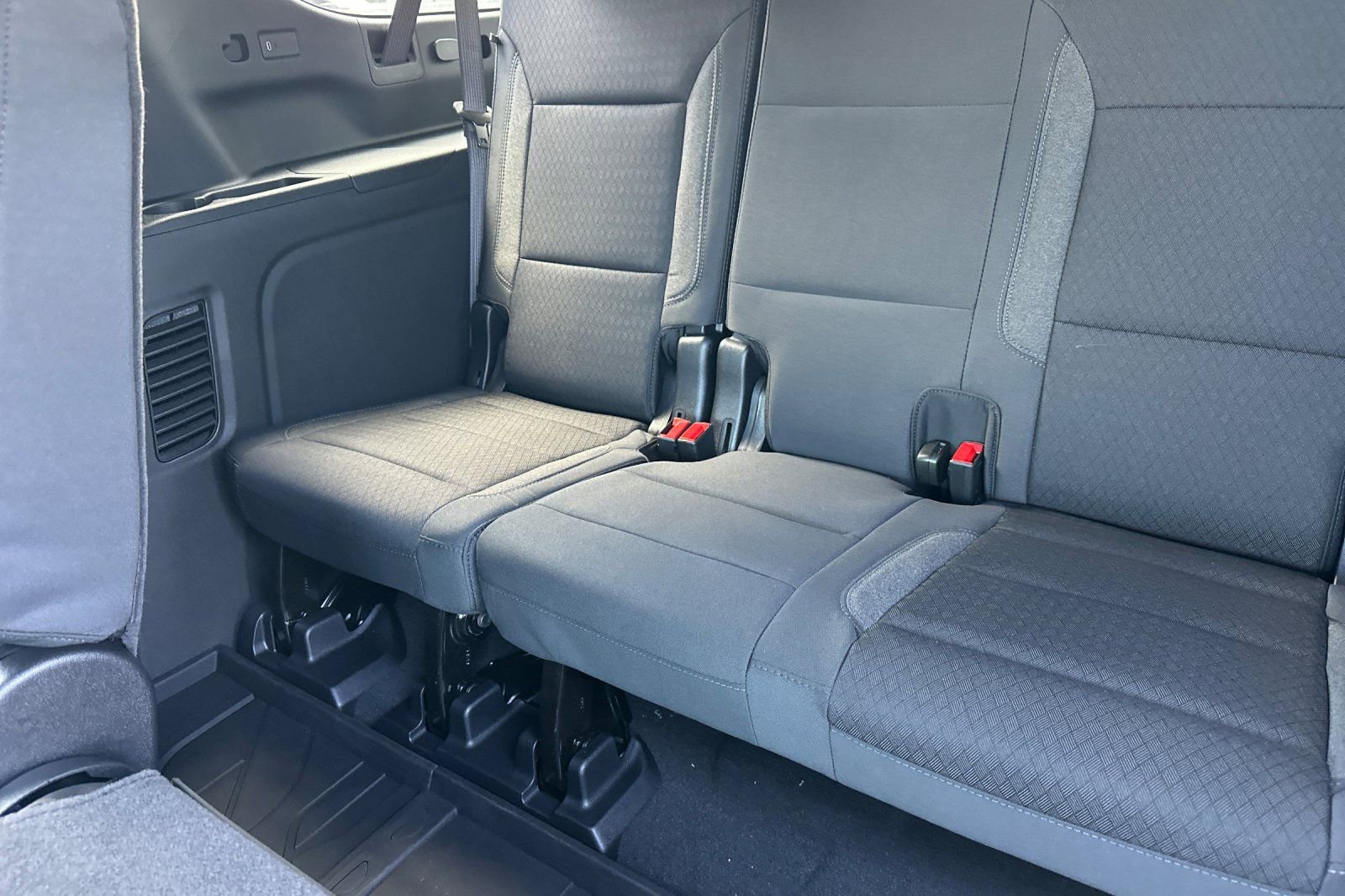 New 2026 Chevrolet Suburban LS AWD/4WD image 17