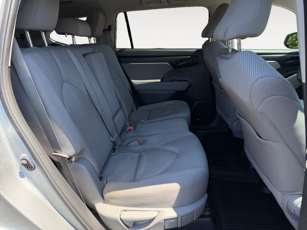 Used 2021 Toyota Highlander L AWD/4WD image 23