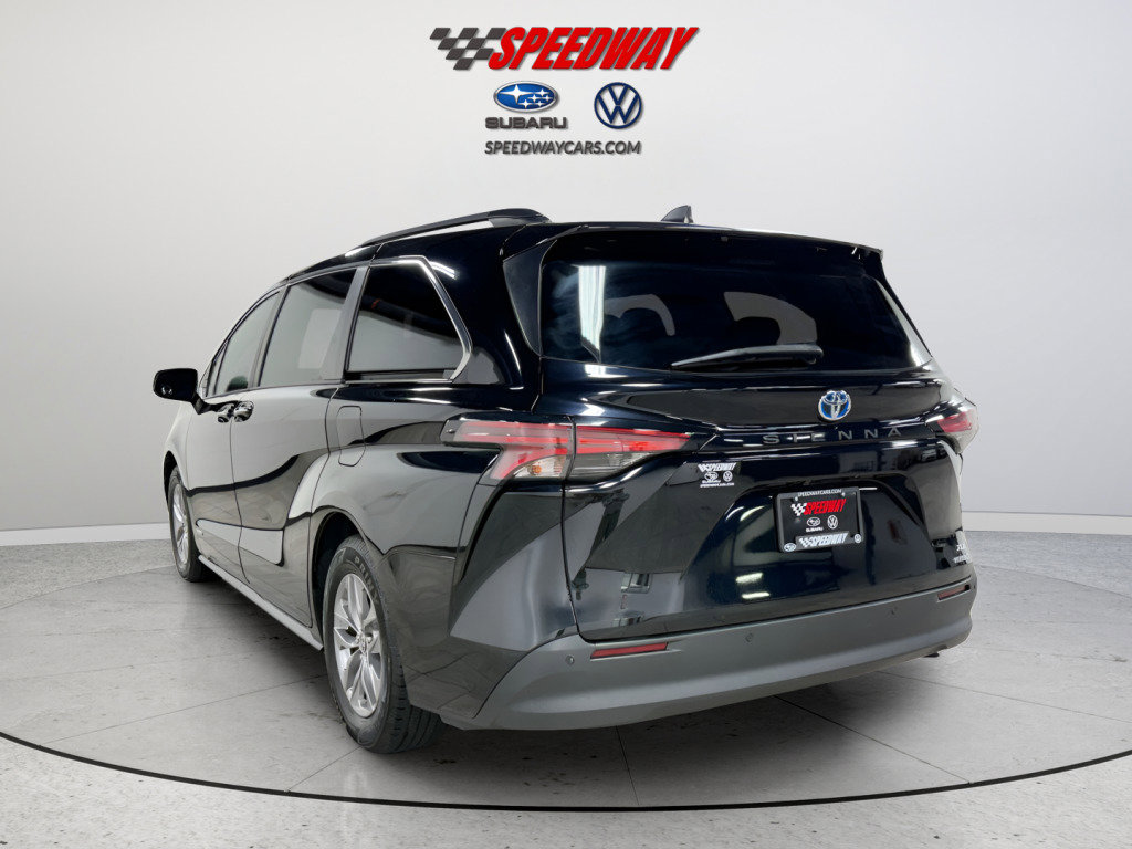 Used 2021 Toyota Sienna XLE image 5