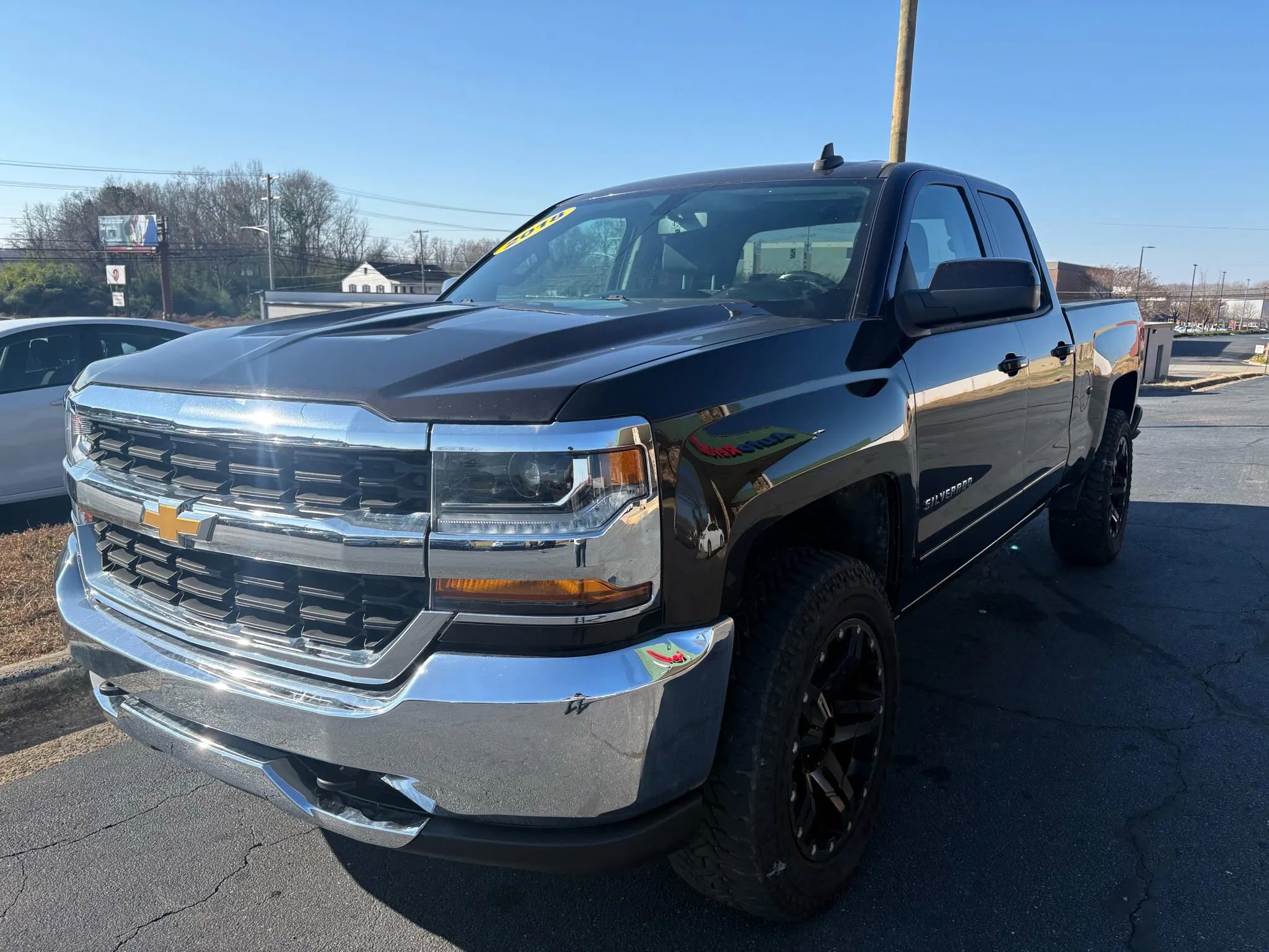 Used 2018 Chevrolet Silverado 1500 LT image 3