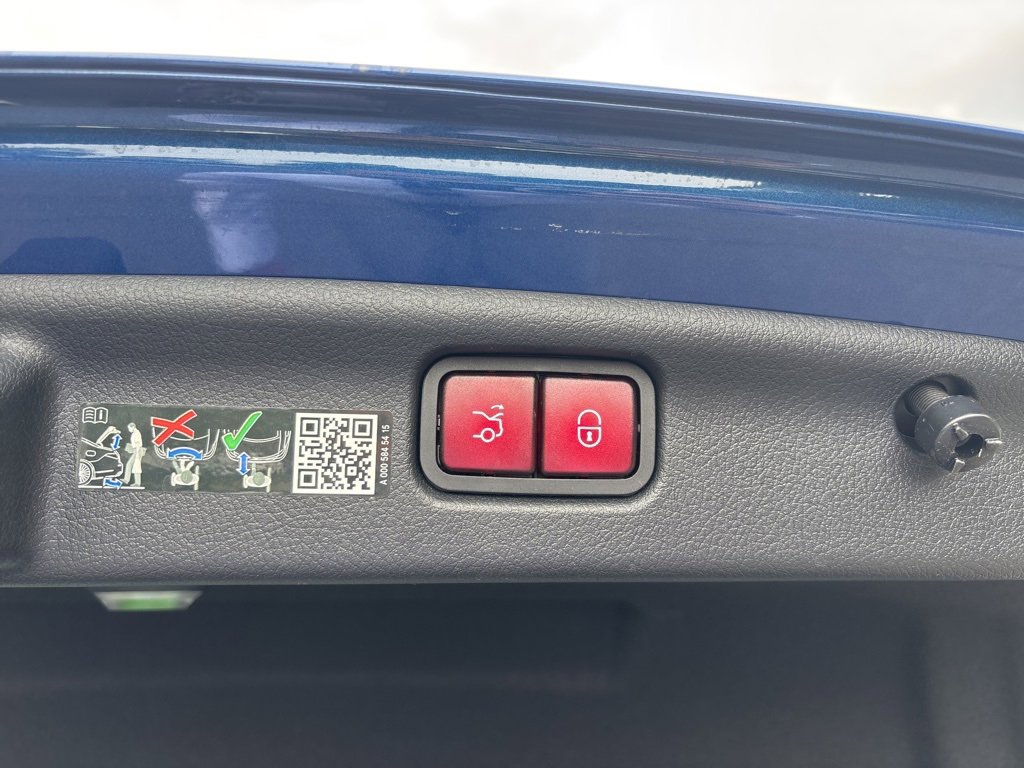 Used 2025 Mercedes-Benz C 300 4MATIC Sedan image 10