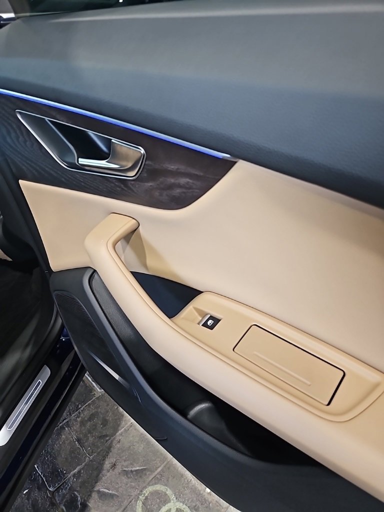 Used 2022 Audi Q8 Premium Plus w/ Premium Plus Package image 17