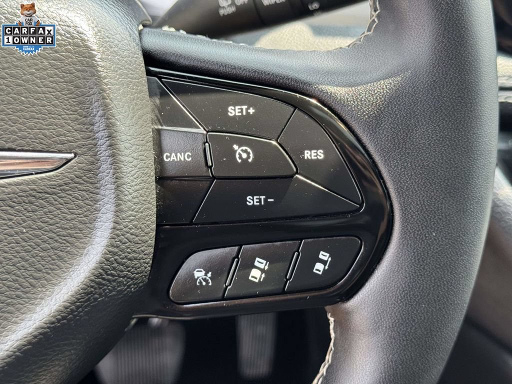 Used 2025 Chrysler Pacifica Limited FWD image 22