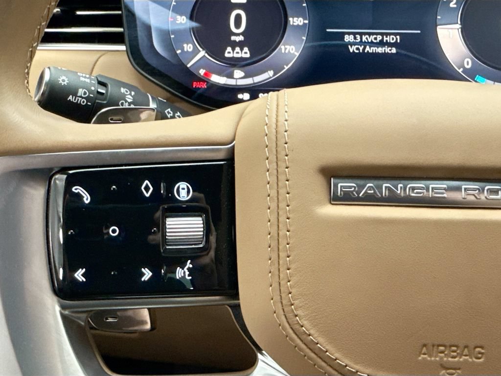 Used 2025 Land Rover Range Rover SE AWD/4WD image 11