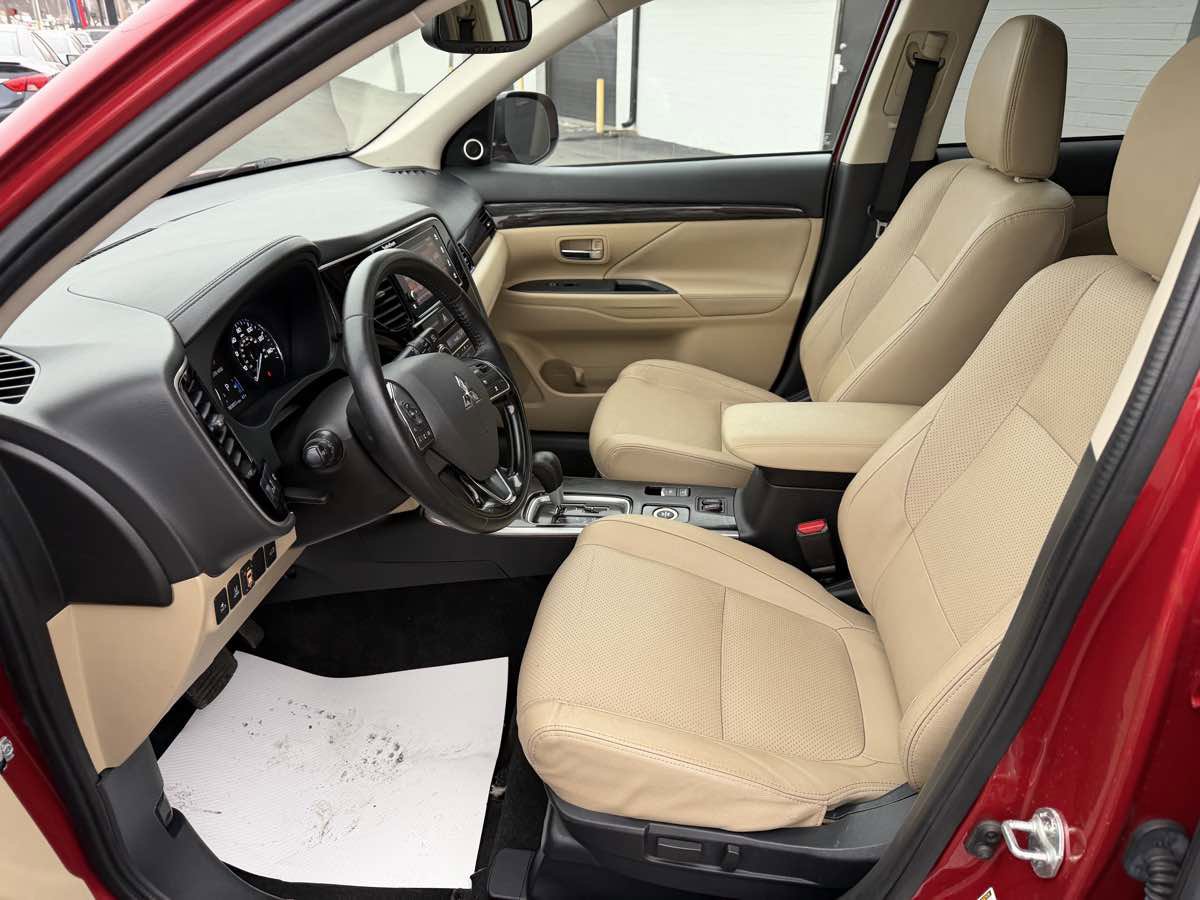 Used 2018 Mitsubishi Outlander SEL image 10