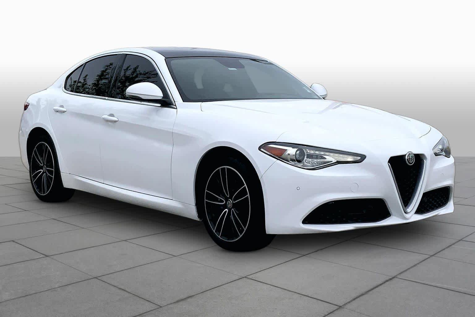 Used 2018 Alfa Romeo Giulia Ti w/ Quick Order Package 22X Lusso AWD/4WD image 2
