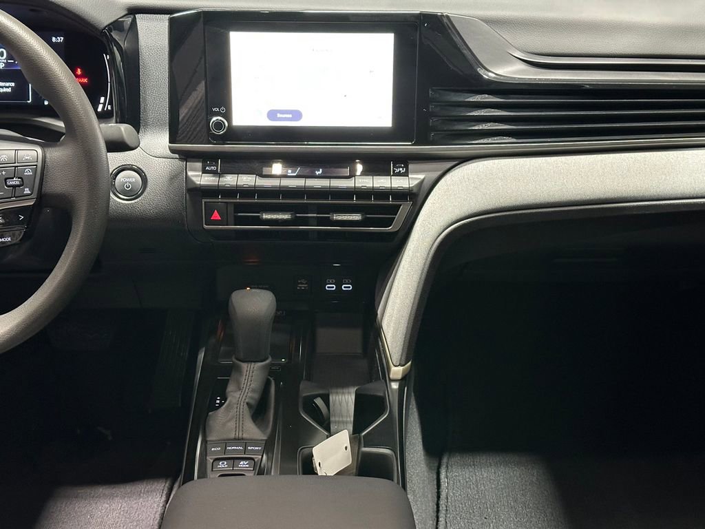 Used 2025 Toyota Camry LE w/ Convenience Package image 11