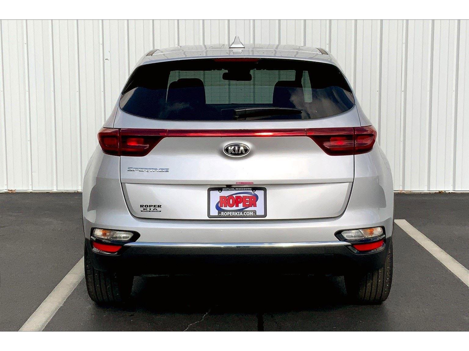 Used 2022 Kia Sportage LX image 4