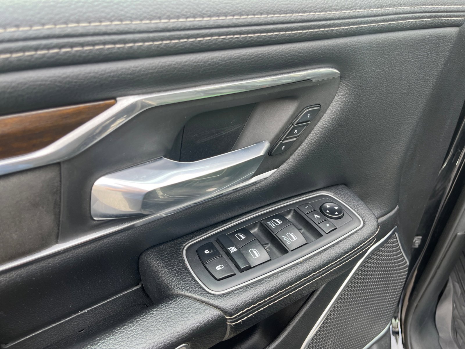 Used 2021 RAM 1500 Laramie AWD/4WD image 14