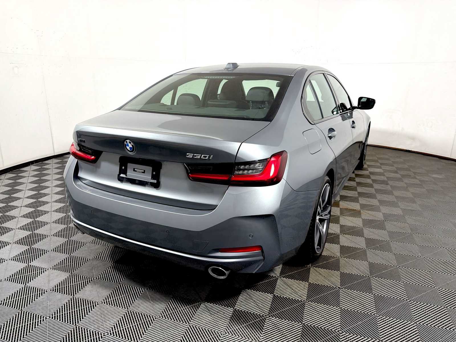 Used 2023 BMW 330i xDrive Sedan w/ Driving Assistance Package AWD/4WD image 6