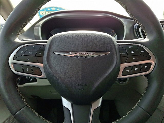 Used 2024 Chrysler Pacifica Select image 26