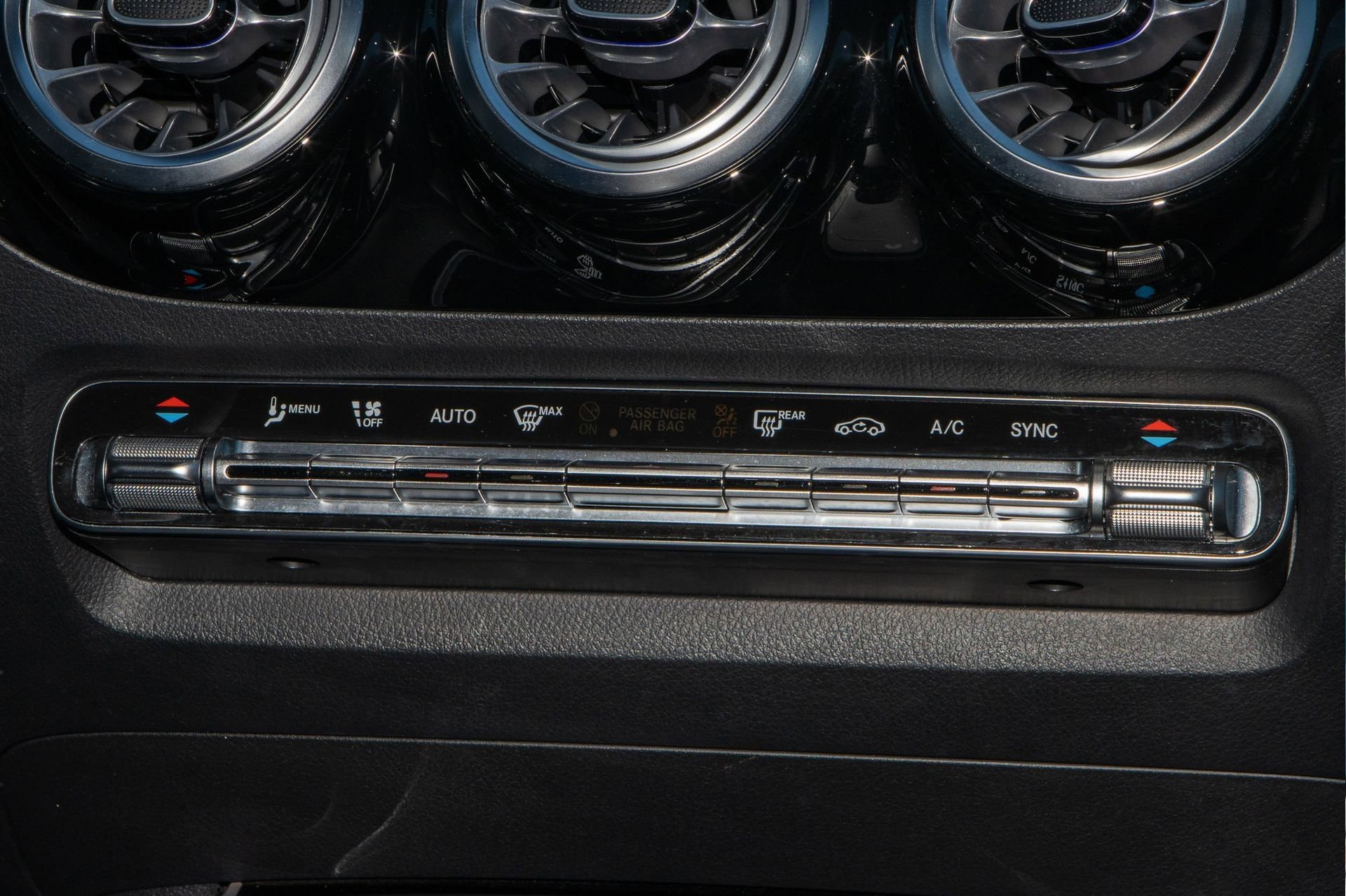 Used 2022 Mercedes-Benz GLA 250 w/ Premium Package Lite image 22