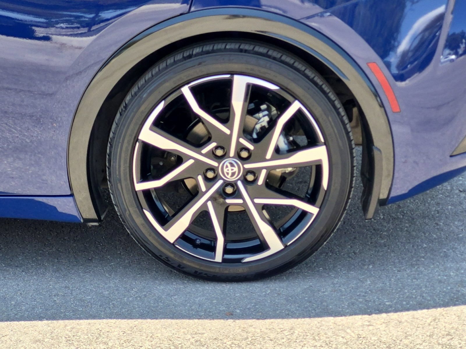 Certified 2025 Toyota Prius Plug-In Hybrid FWD image 22