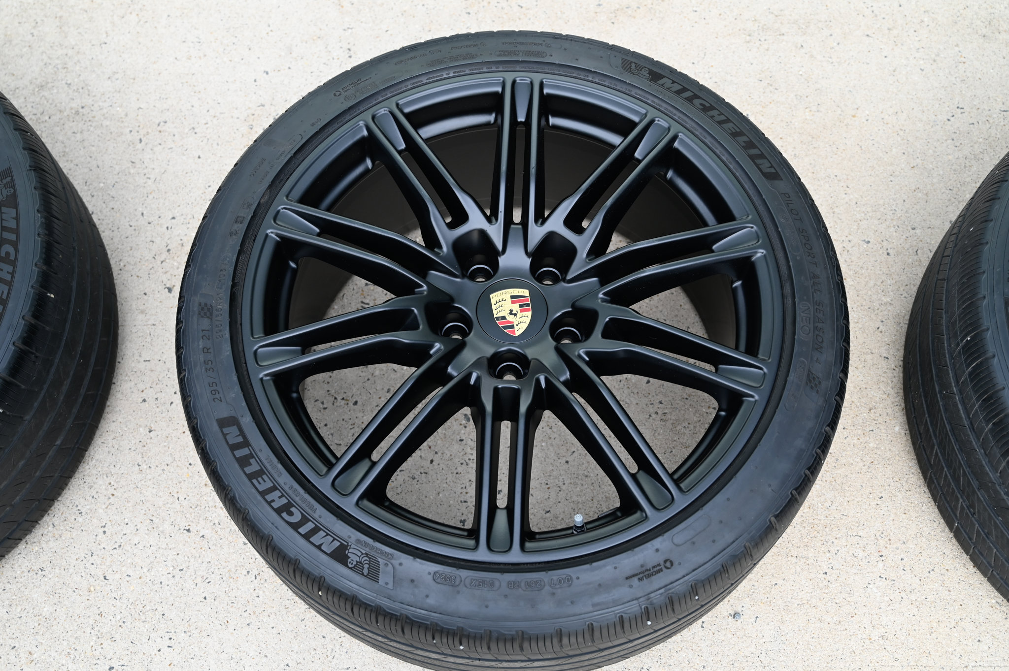 Used 2016 Porsche Cayenne Turbo S AWD/4WD image 67