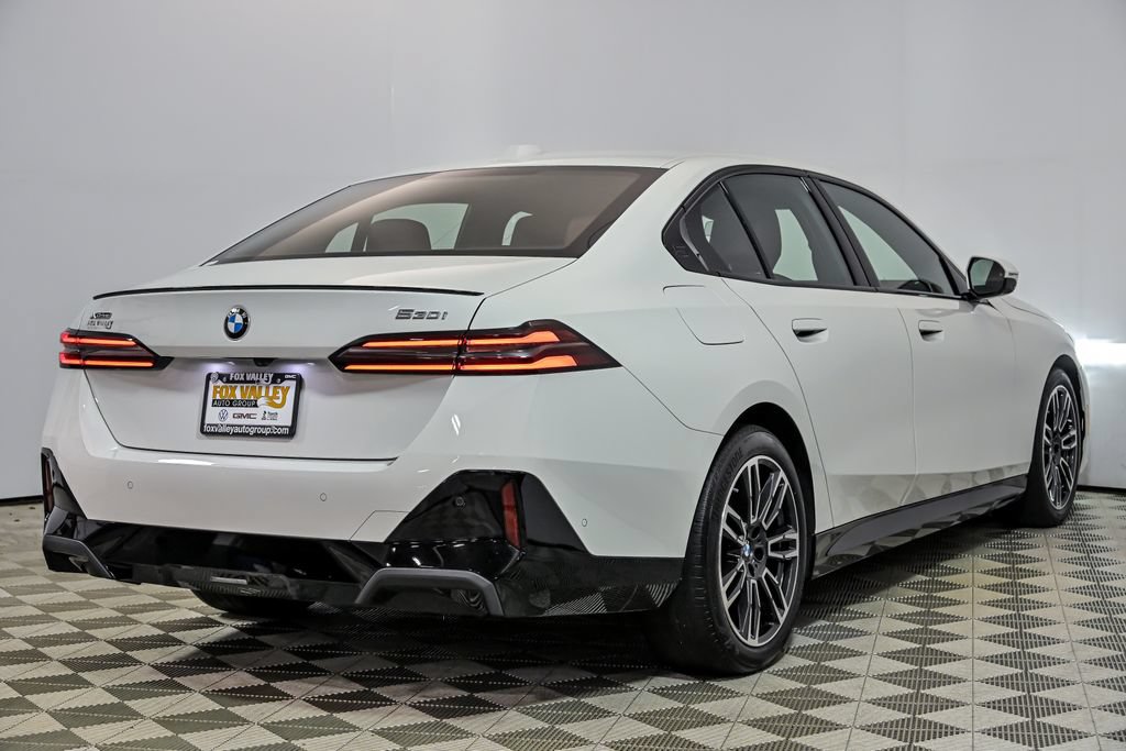 Used 2025 BMW 530i xDrive w/ M Sport Package AWD/4WD image 8