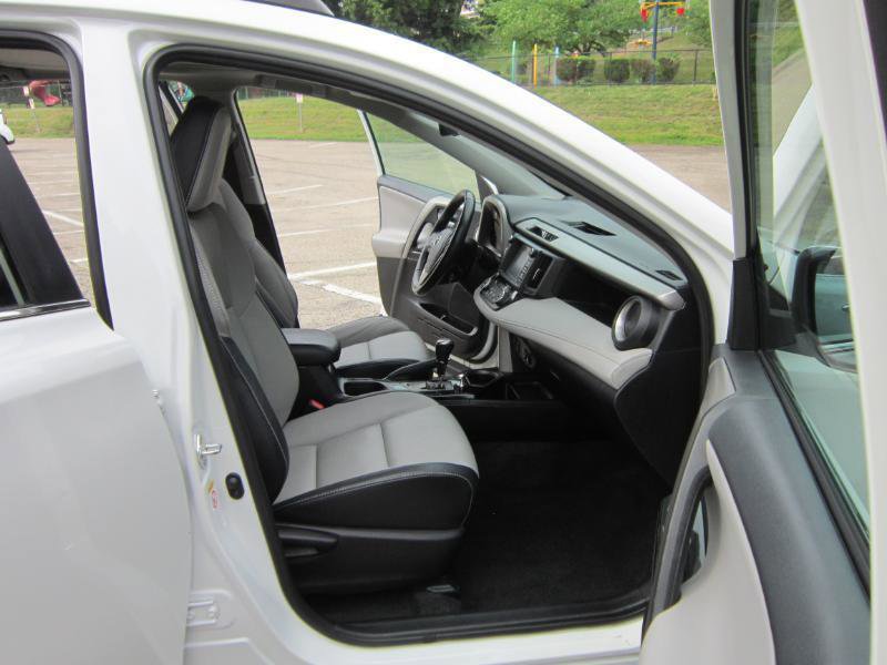 Used 2016 Toyota RAV4 Limited image 12
