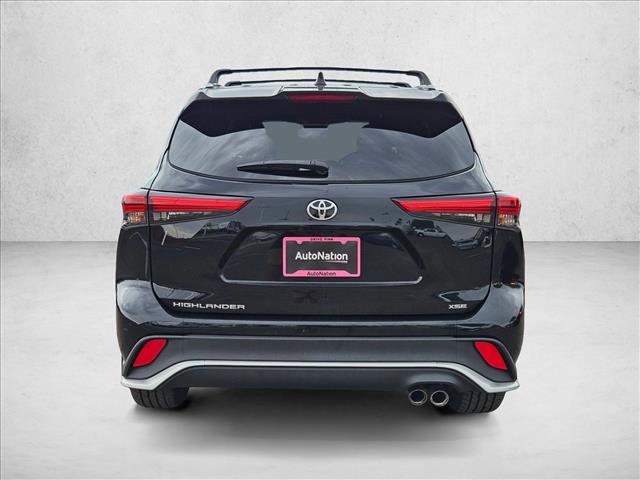 Used 2022 Toyota Highlander XSE image 6