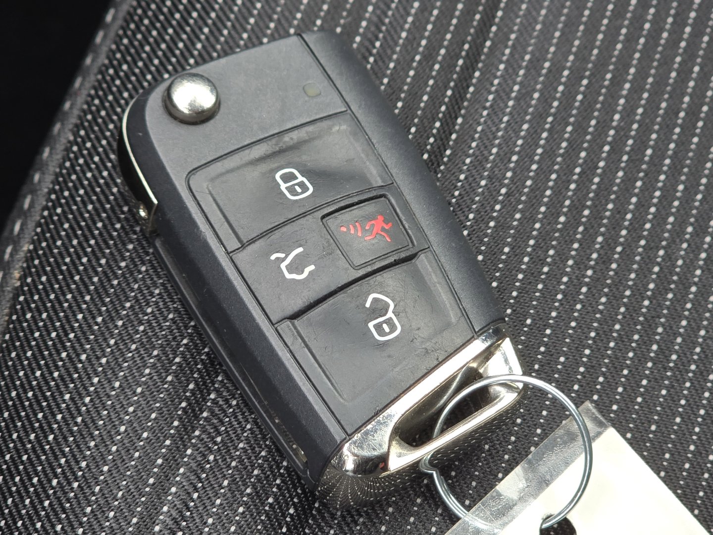 Used 2024 Volkswagen Tiguan S image 33