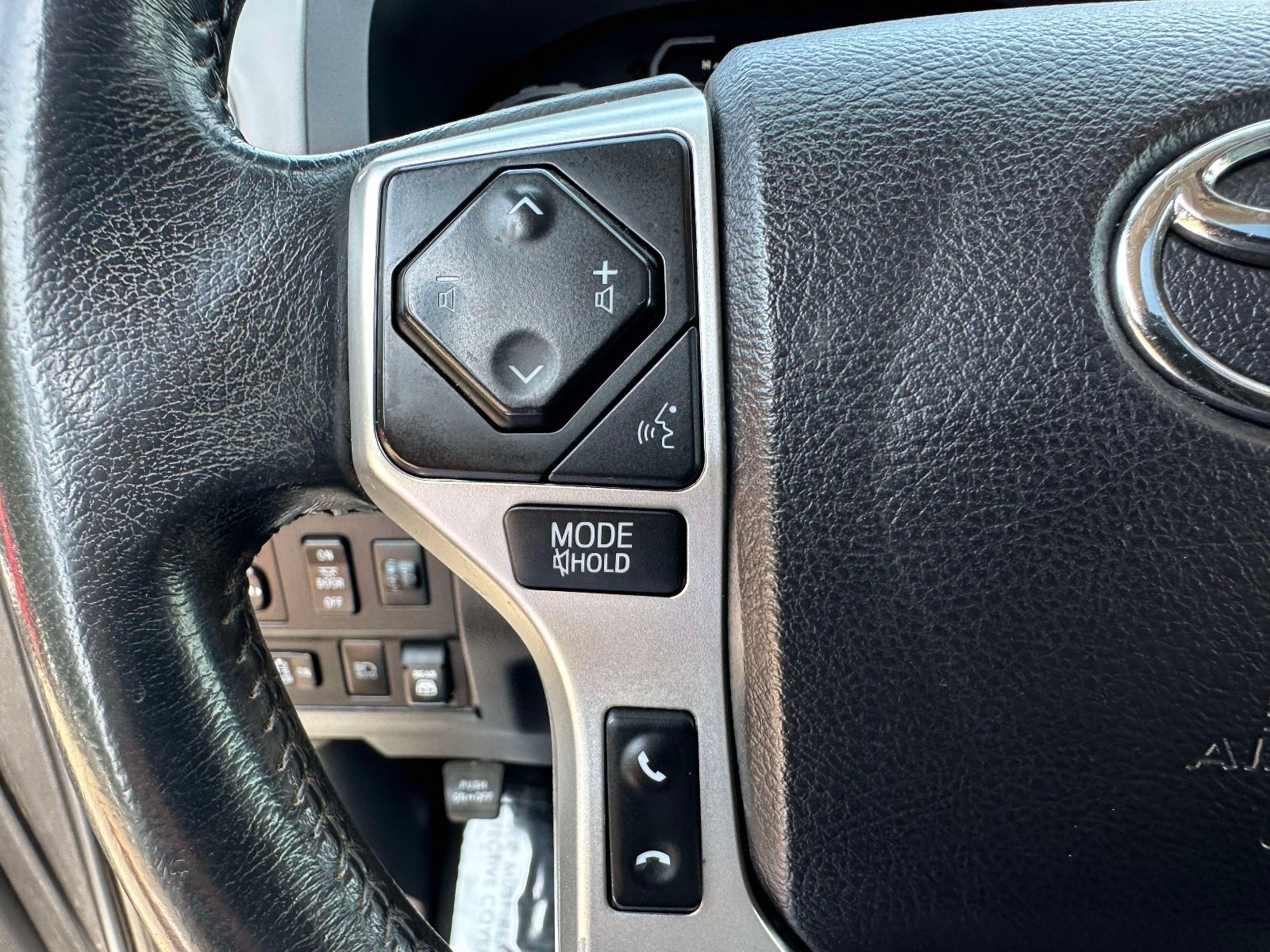 Used 2021 Toyota Tundra Limited w/ Limited Premium Package AWD/4WD image 17