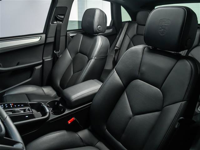 Certified 2026 Porsche Macan AWD/4WD image 5