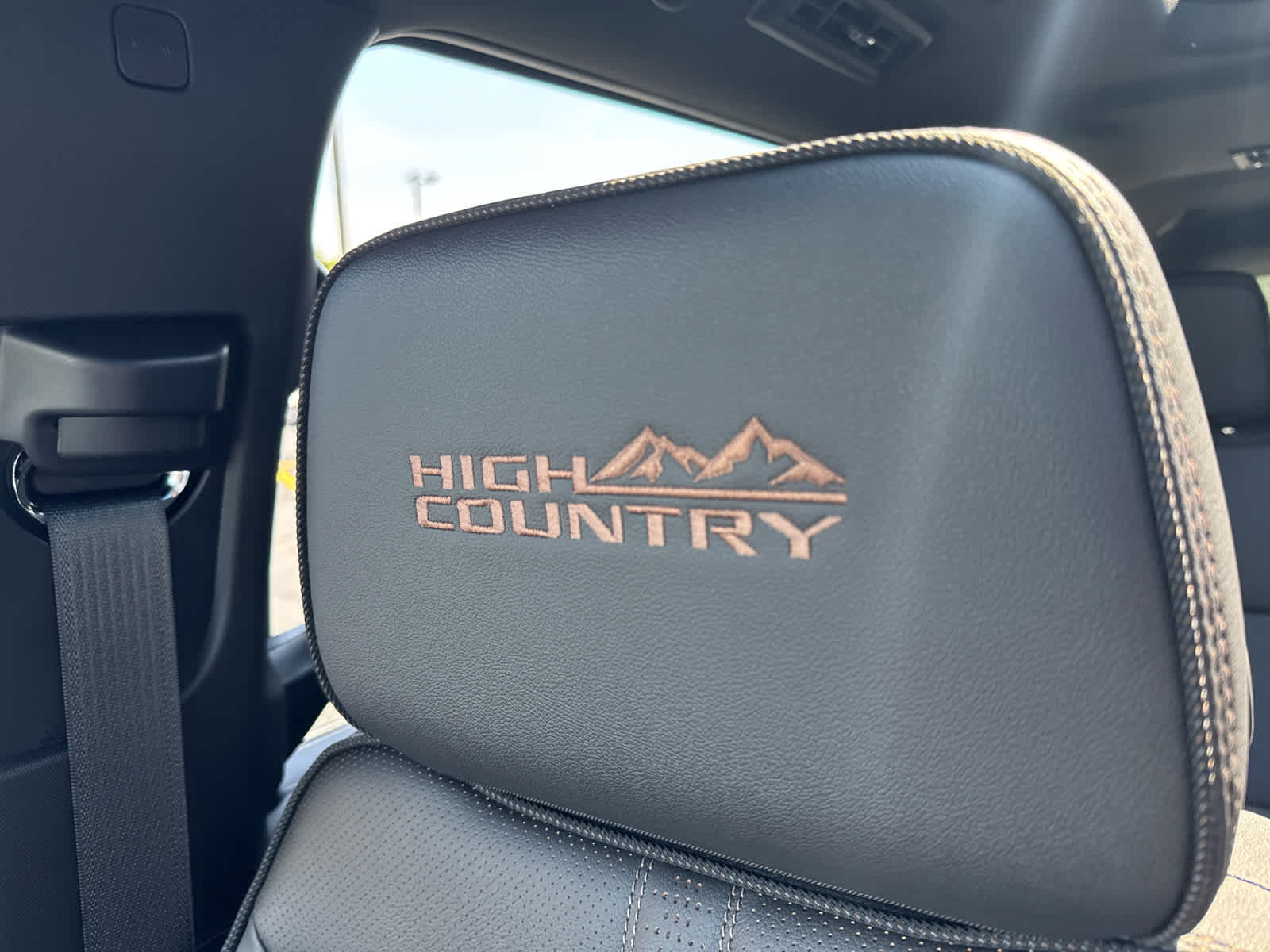 New 2026 Chevrolet Suburban High Country AWD/4WD image 28