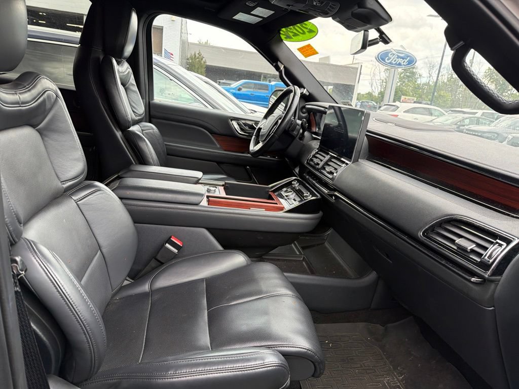Certified 2022 Lincoln Navigator Reserve w/ Monochromatic Package AWD/4WD image 5