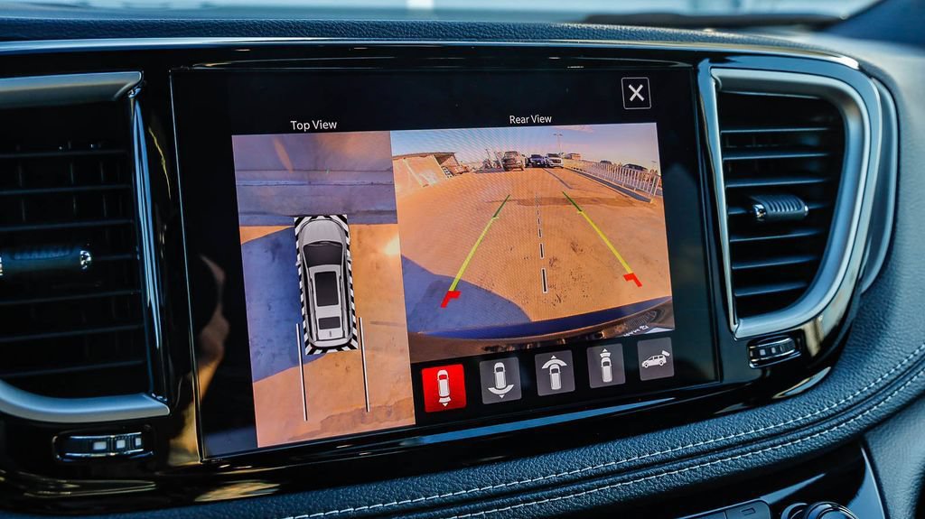 New 2027 Chrysler Pacifica Select FWD image 29