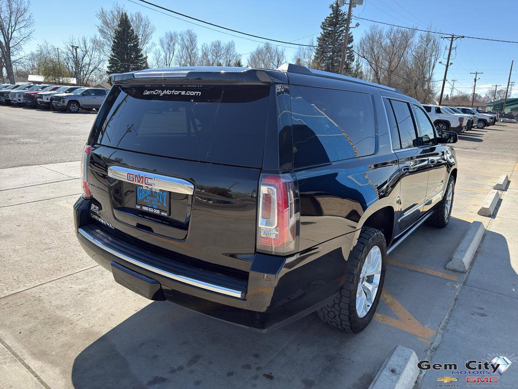 Used 2020 GMC Yukon XL Denali w/ Denali Premium Package AWD/4WD image 5