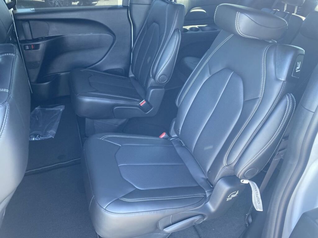 New 2026 Chrysler Pacifica Select w/ S Appearance Package image 23