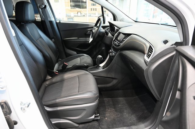 Used 2022 Chevrolet Trax LT w/ Sport Edition image 10