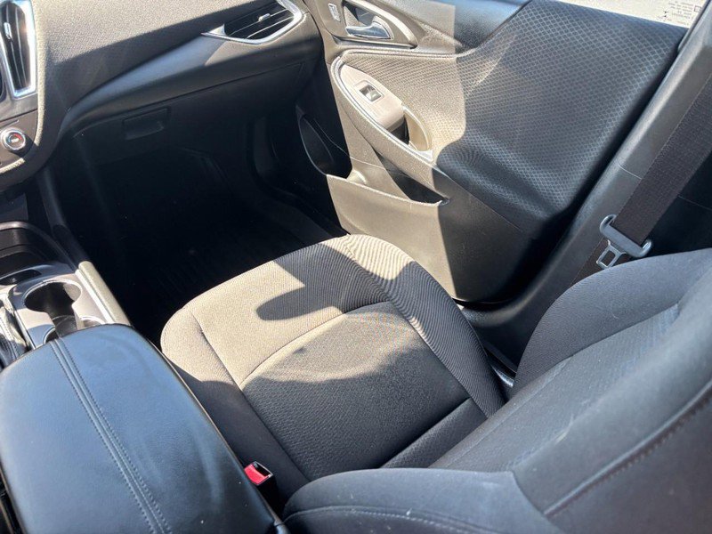 Used 2017 Chevrolet Malibu LT FWD image 14