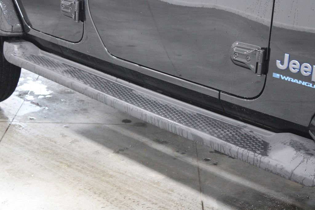 Used 2025 Jeep Wrangler Unlimited Sahara image 13