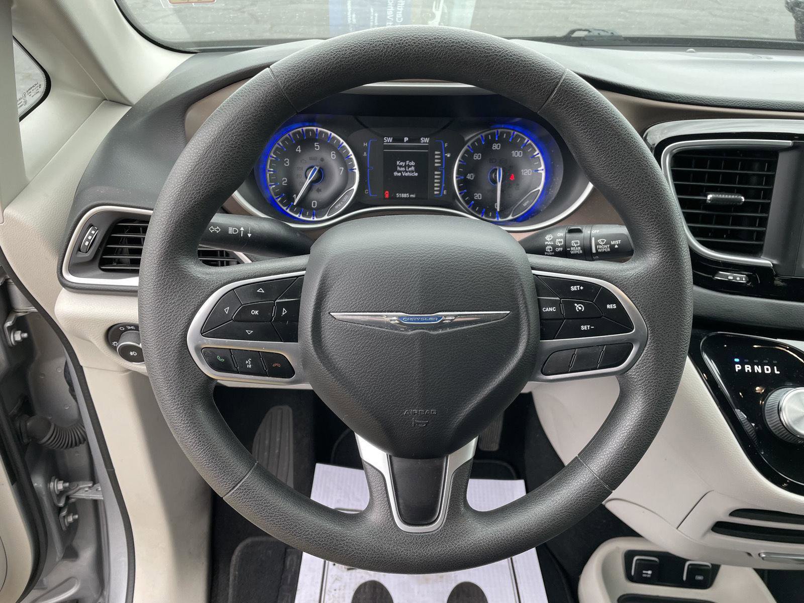 Used 2018 Chrysler Pacifica Touring Plus w/ Tire & Wheel Group FWD image 13