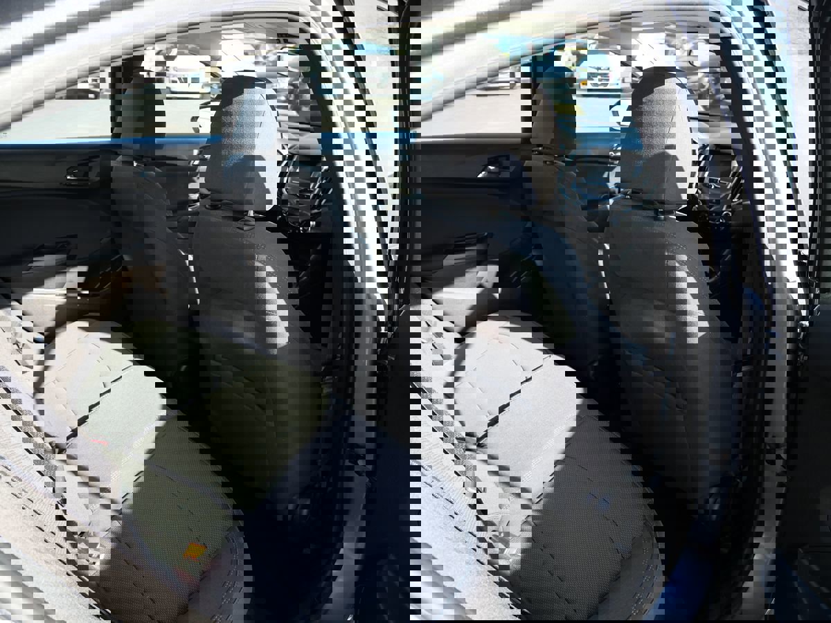 Used 2018 Chevrolet Cruze LT w/ Convenience Package FWD image 26