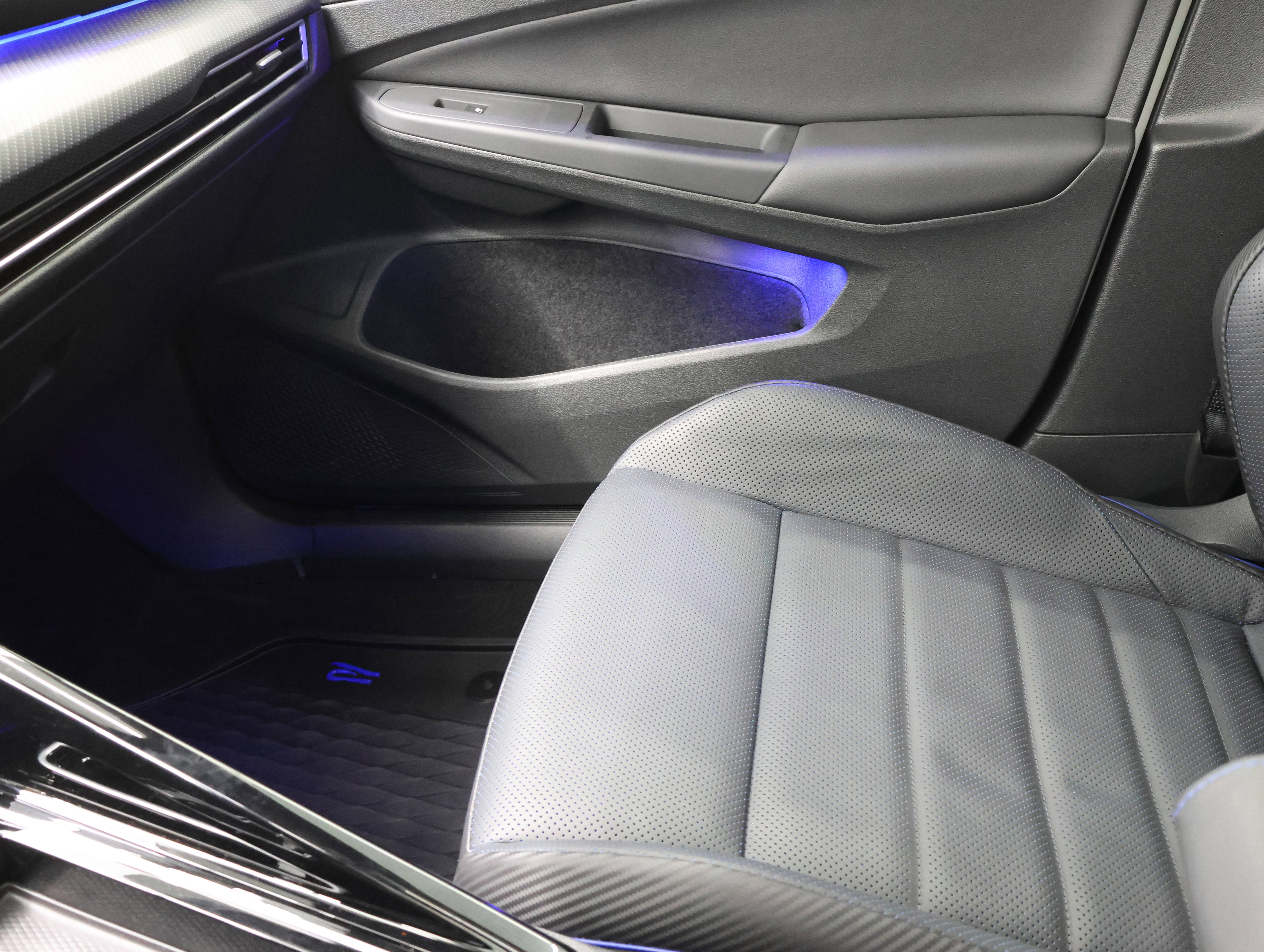 Used 2024 Volkswagen Golf R image 13