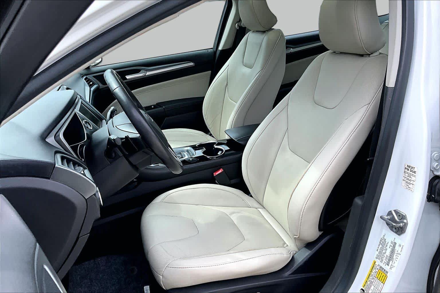 Used 2016 Ford Fusion Titanium FWD image 8