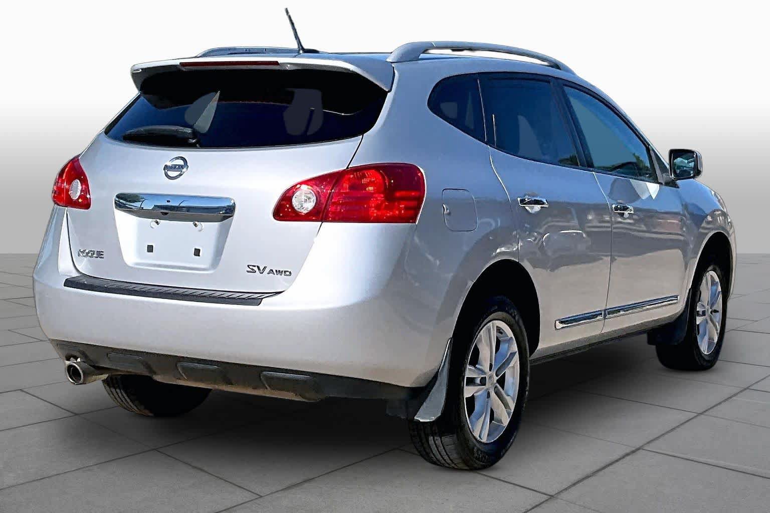 Used 2013 Nissan Rogue SV AWD/4WD image 13
