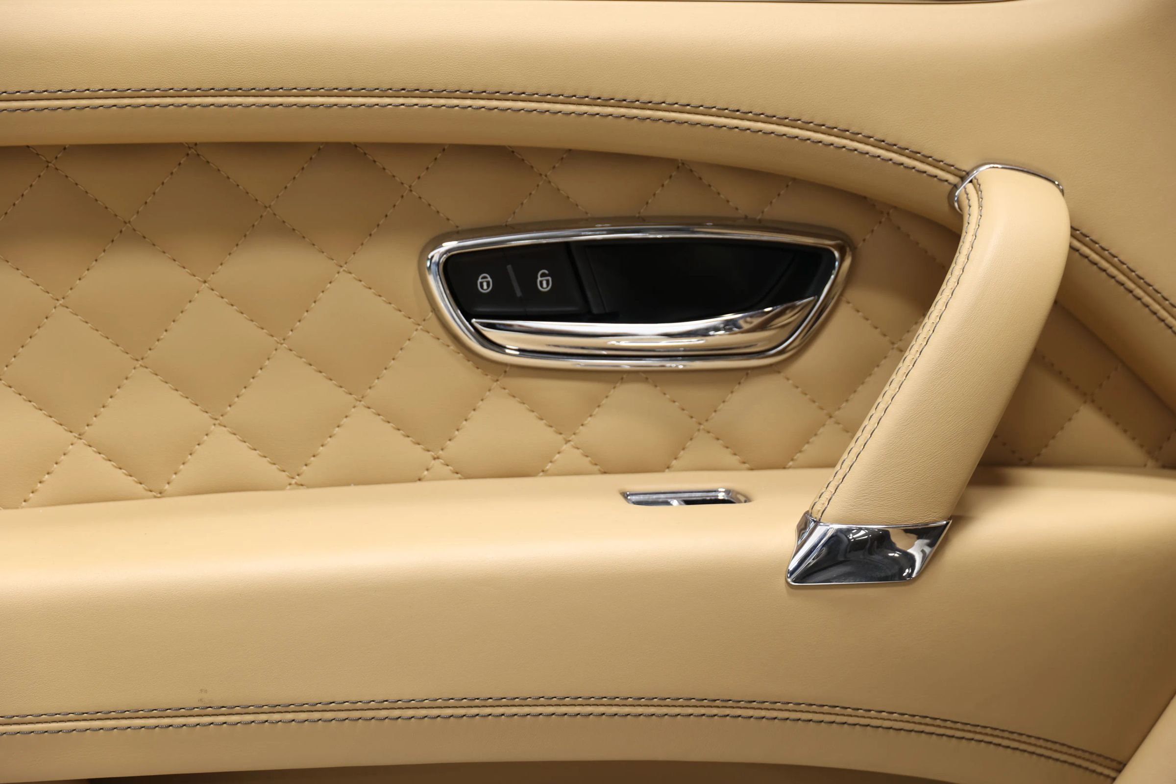 Used 2018 Bentley Bentayga AWD/4WD image 52