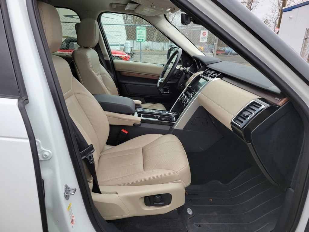 Used 2017 Land Rover Discovery HSE AWD/4WD image 31