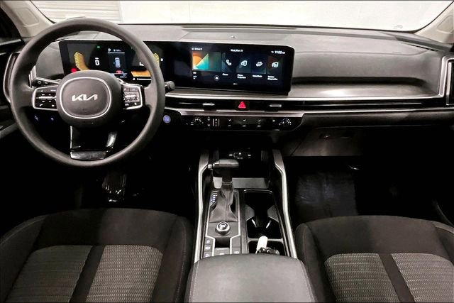 Used 2025 Kia Sorento LX image 17