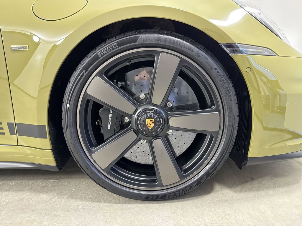 New 2026 Porsche 911 GTS image 15