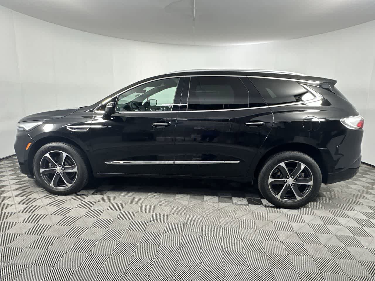 Used 2022 Buick Enclave Essence w/ Sport Touring Edition AWD/4WD image 5