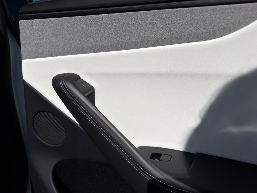 Used 2026 Tesla Model Y Long Range image 34