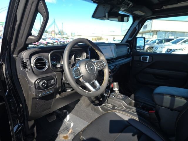 Used 2025 Jeep Wrangler Unlimited Sahara w/ Safety Group image 15