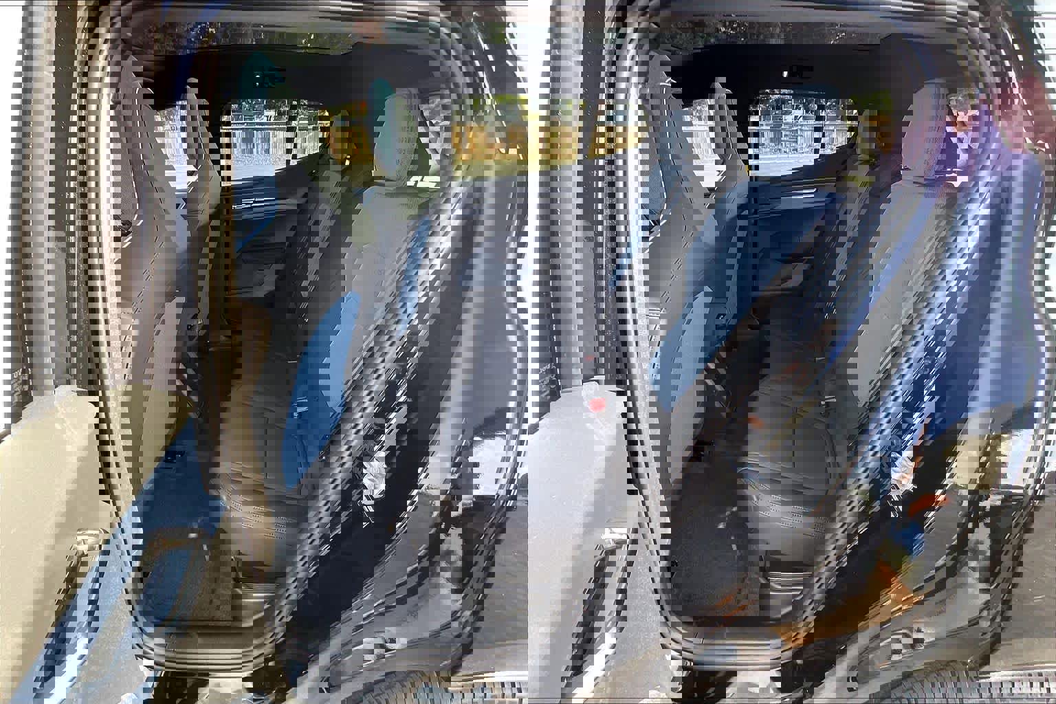 New 2025 Volvo EX30 Plus w/ Protection Package Premier image 12