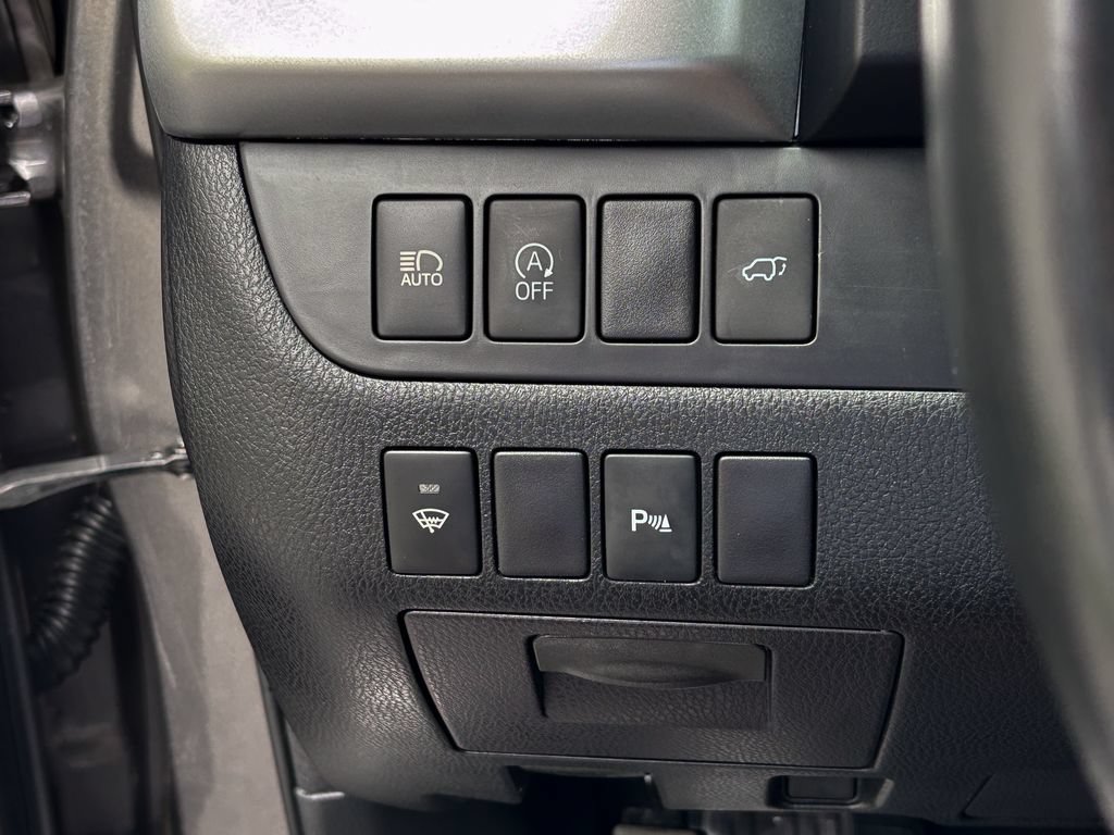 Used 2017 Toyota Highlander Limited AWD/4WD image 27