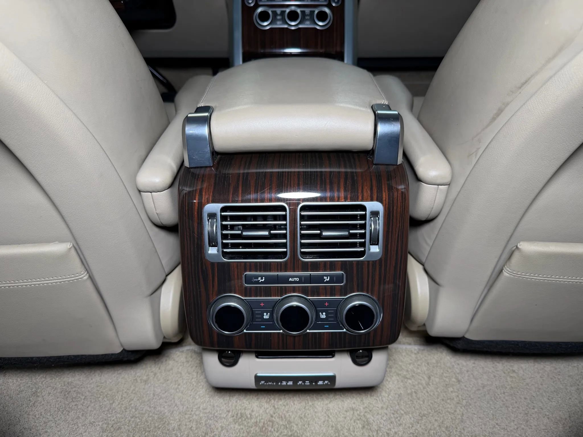 Used 2016 Land Rover Range Rover HSE image 29