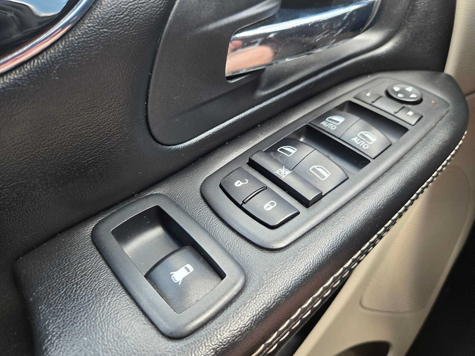 Used 2019 Dodge Grand Caravan SXT FWD image 34
